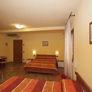 Santucci Guest house